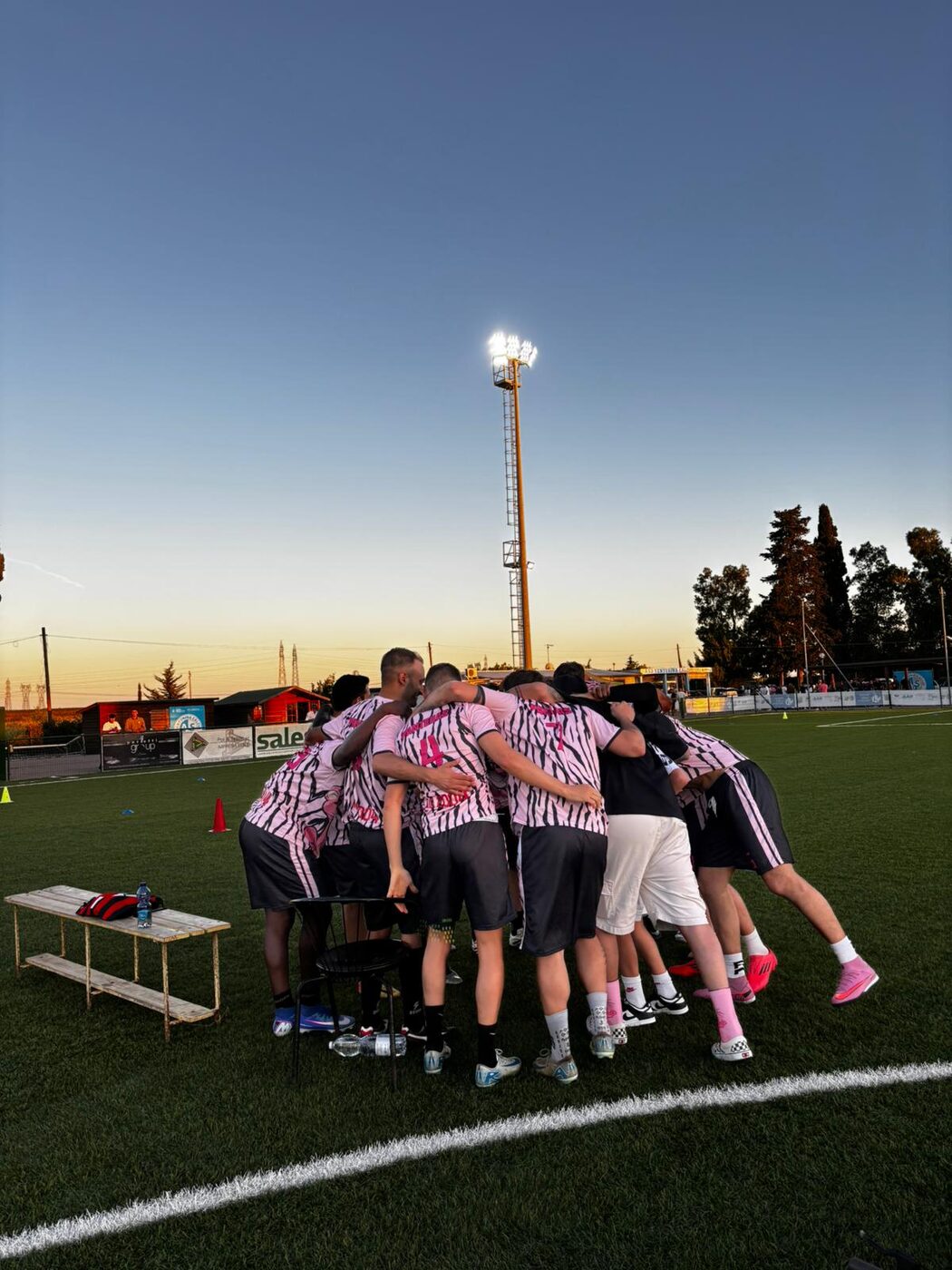 Squadra in cerchio prima della partita