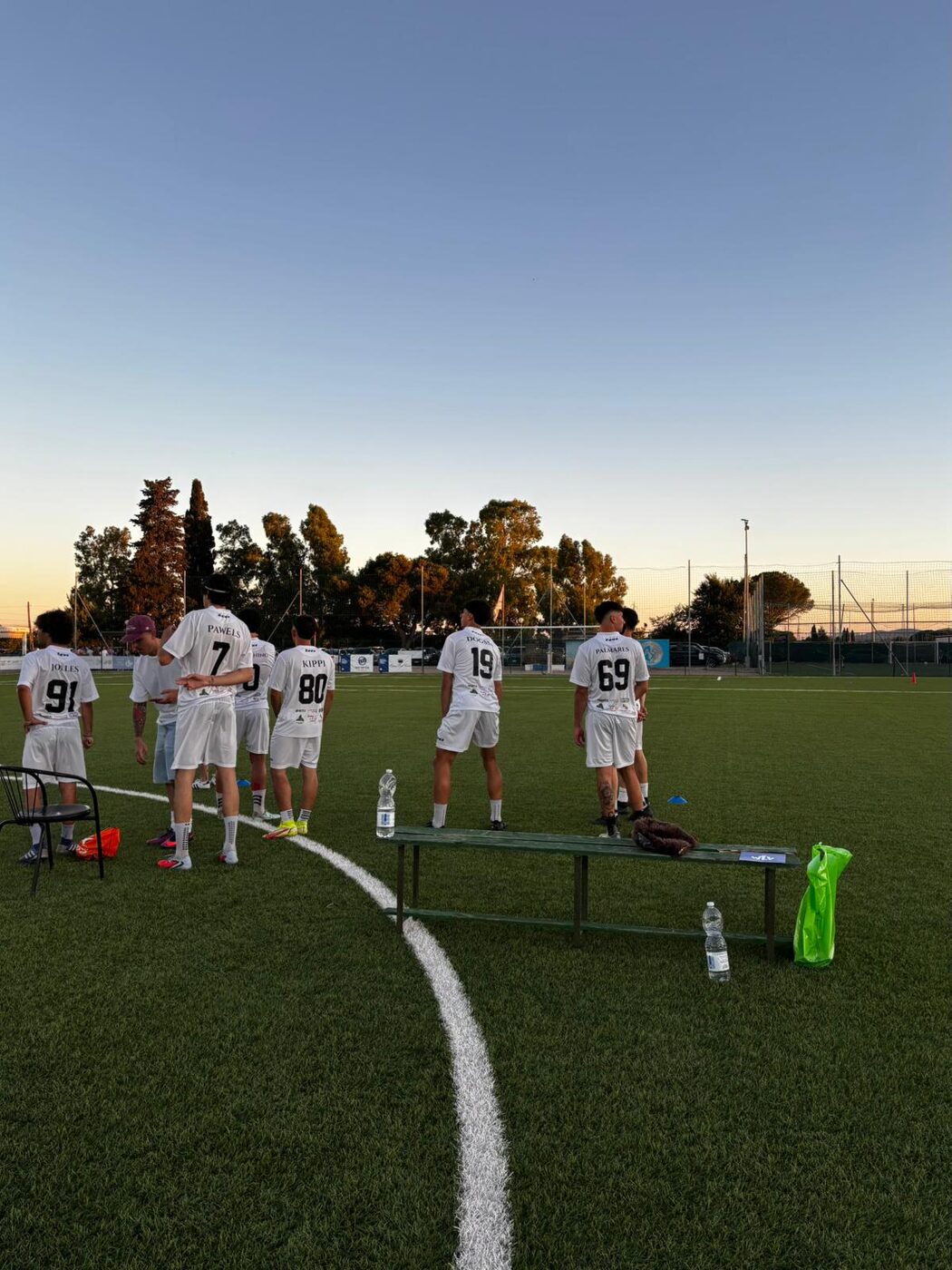 Squadra in maglia bianca