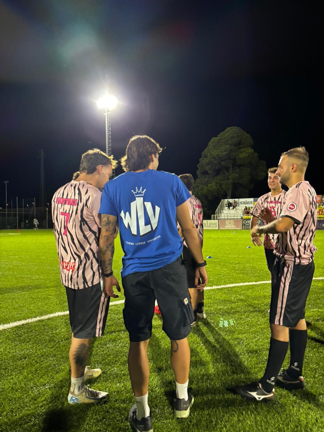 Squadra Panthers con staff WLV in maglia blu